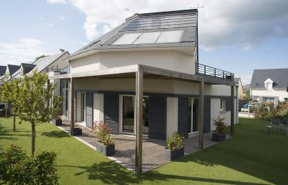 Built in 2011, France s first Multi-Comfort House is both low-energy consuming and positive-energy. It produces more energy than it consumes through the use of high-performance materials from 15 Saint-Gobain brands (c) 2017 Saint-Gobain Built in 2011, France s first Multi-Comfort House is both low-energy consuming and positive-energy. It produces more energy than it consumes through the use of high-performance materials from 15 Saint-Gobain brands (c) 2017 Saint-Gobain