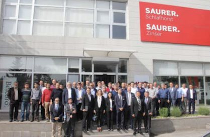 The Saurer team outside the service station in Kahramanmaras. Saurer is excellently positioned in Turkey. The Saurer team outside the service station in Kahramanmaras. Saurer is excellently positioned in Turkey.