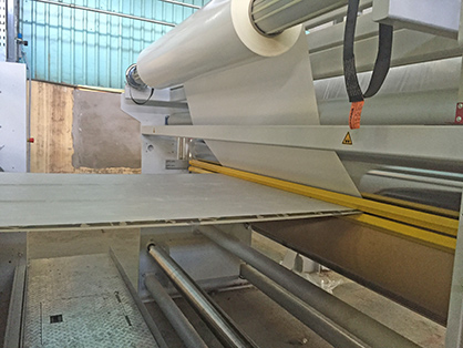 Pic: Film laminating unit in the exit (c) 2017 Brückner Pic: Film laminating unit in the exit (c) 2017 Brückner