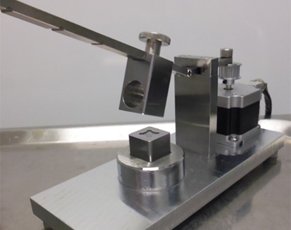 Pic: The new test device makes it possible to simulate hand rubbing action in a realistic manner. ©Labor Dr. Merck & Kollegen Pic: The new test device makes it possible to simulate hand rubbing action in a realistic manner. ©Labor Dr. Merck & Kollegen