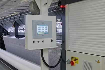 Pic: Swivel-mounted operation interface (c) 2017 Karl Mayer Pic: Swivel-mounted operation interface (c) 2017 Karl Mayer