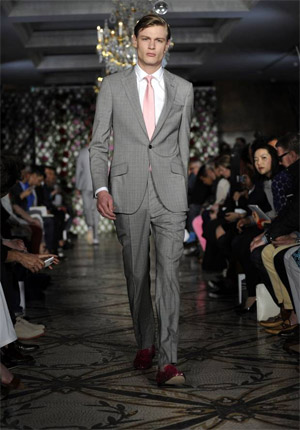 Tinie Tempah attends London Collections: Men in a tuxedo Tinie Tempah attends London Collections: Men in a tuxedo
