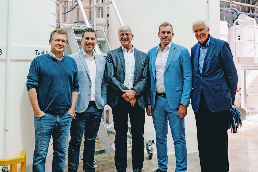 From left to right: Stefan Radlmayr (PNW, CEO); Philipp Ebbinghaus (Sandler AG, future CEO);
Dr. Ulrich Hornfeck (Sandler AG, Board Member & CCO); Dr. Manuel Clauss (PNW, COO); Dr. Ulrich Scheufelen (PNW, Senior Consultant)