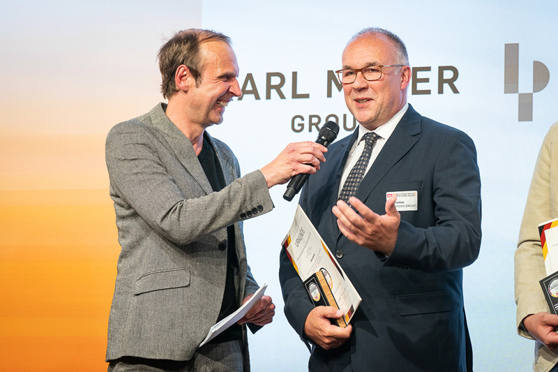 ntv moderator Torsten Knippertz (left) in an interview with Arno Gärtner, CEO of the KARL MAYER GROUP (© Thomas Ecke / DISQ / ntv / DUP UNTERNEHMER) ntv moderator Torsten Knippertz (left) in an interview with Arno Gärtner, CEO of the KARL MAYER GROUP (© Thomas Ecke / DISQ / ntv / DUP UNTERNEHMER)