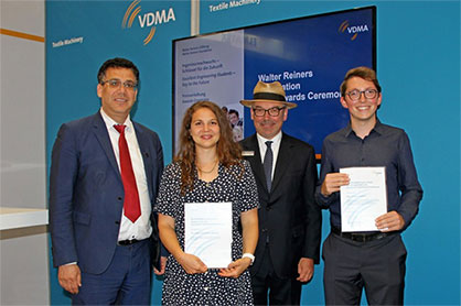 Unsere diesjährigen Preisträger:innen vom ITM: M. Sc. Marina Andrea Michel und Simon Hoebel zur Verleihung mit Peter D. Dornier (2.v.re.) und Prof. Dr. Chokri Cherif (li.) © ITM/TUD