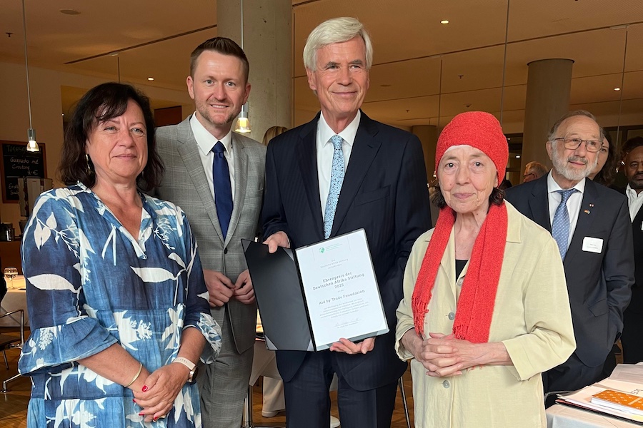 Presentation of the German Africa Foundation's honour award to the Aid by Trade Foundation. L. to right: Dr. Bärbel Kofler, MdB, Dr. Wolfgang Stefinger, MdB, Prof. Dr Michael Otto, Dr. Uschi Eid, President Deutsche Afrika Stiftung / German Africa Foundation; Credit: Deutsche Afrika Stiftung/German Africa FoundationPresentation of the German Africa Foundation's honour award to the Aid by Trade Foundation. L. to right: Dr. Bärbel Kofler, MdB, Dr. Wolfgang Stefinger, MdB, Prof. Dr Michael Otto, Dr. Uschi Eid, President Deutsche Afrika Stiftung / German Africa Foundation; © 2025 Deutsche Afrika Stiftung/German Africa Foundation Presentation of the German Africa Foundation's honour award to the Aid by Trade Foundation. L. to right: Dr. Bärbel Kofler, MdB, Dr. Wolfgang Stefinger, MdB, Prof. Dr Michael Otto, Dr. Uschi Eid, President Deutsche Afrika Stiftung / German Africa Foundation; Credit: Deutsche Afrika Stiftung/German Africa FoundationPresentation of the German Africa Foundation's honour award to the Aid by Trade Foundation. L. to right: Dr. Bärbel Kofler, MdB, Dr. Wolfgang Stefinger, MdB, Prof. Dr Michael Otto, Dr. Uschi Eid, President Deutsche Afrika Stiftung / German Africa Foundation; © 2025 Deutsche Afrika Stiftung/German Africa Foundation