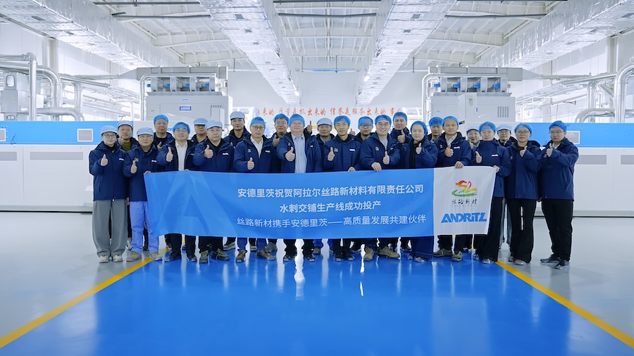 Group photo at the Alar Silk Road New Materials production site, symbolizing the successful commissioning of three spunlace crosslapping lines © 2026 Andritz