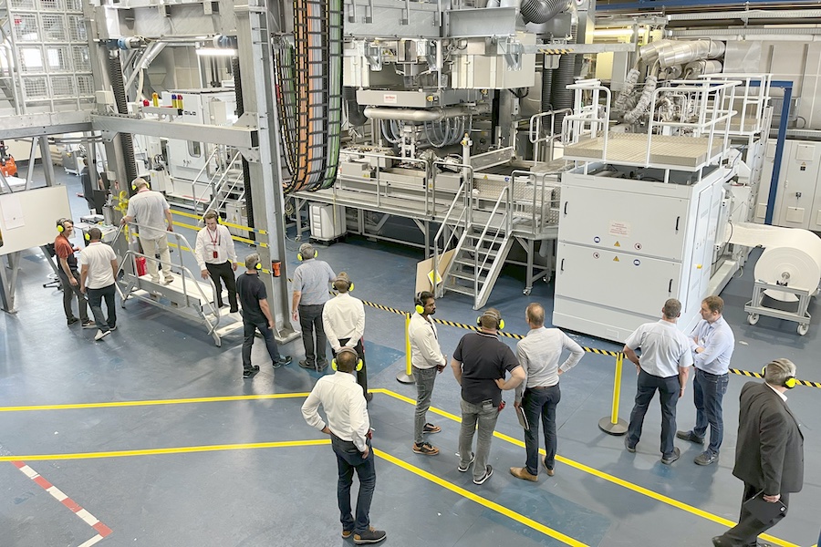 Hands-on technology: During the event, visitors were able to experience various nonwovens processes in operation at the Oerlikon Neumag Technical Center. © 2025 Barmag Hands-on technology: During the event, visitors were able to experience various nonwovens processes in operation at the Oerlikon Neumag Technical Center. © 2025 Barmag