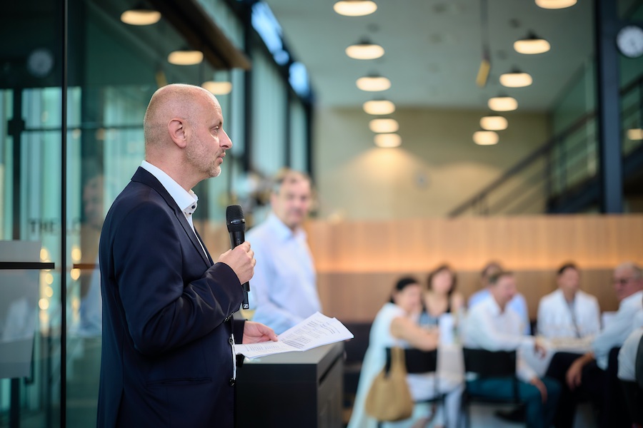 Speeches by Jan Bogaert and Charles Beauduin. © 2025 BMSvision Speeches by Jan Bogaert and Charles Beauduin. © 2025 BMSvision