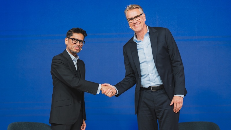Miran Ali and Colin Browne shaking hands on stage at the Cascale Annual Meeting 2024 © 2024 Cascale Miran Ali and Colin Browne shaking hands on stage at the Cascale Annual Meeting 2024 © 2024 Cascale