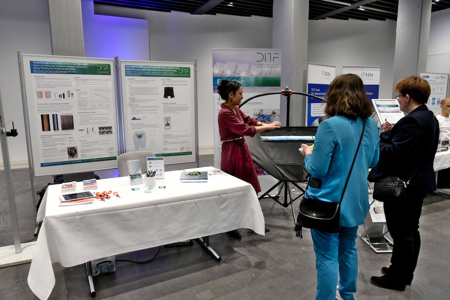 Smart textiles you can actually touch: the lectures were complemented by an exhibition. © 2025 Photo: DITF Smart textiles you can actually touch: the lectures were complemented by an exhibition. © 2025 Photo: DITF