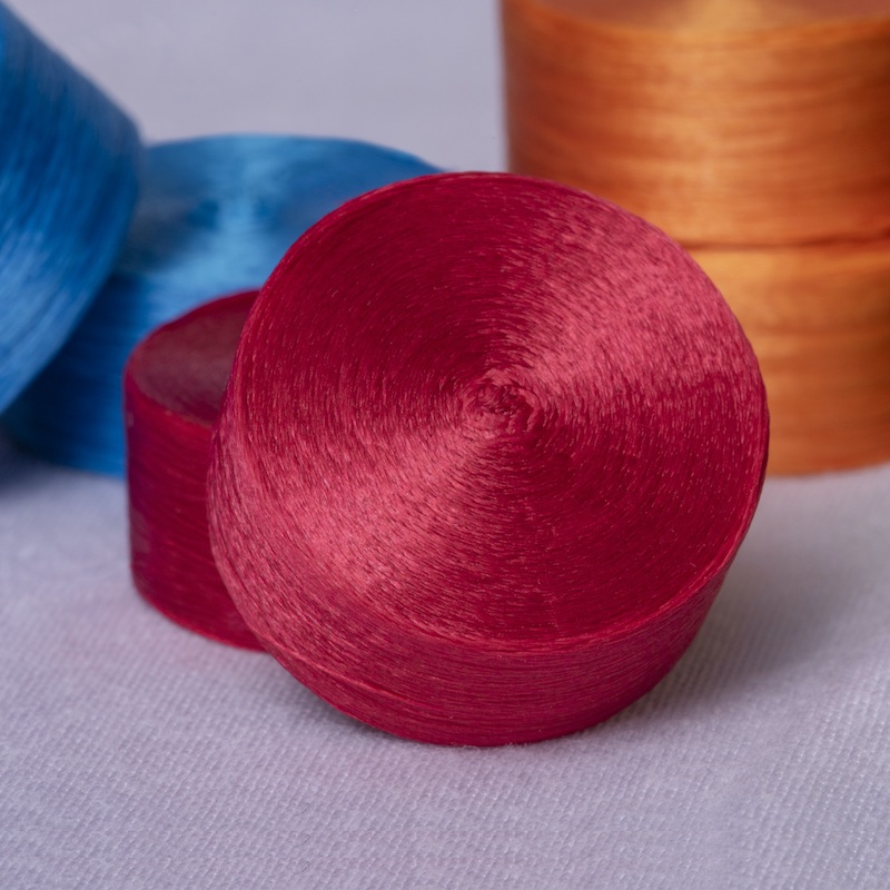 Duma® centreless pre-wound under-bobbins hold more yarn to significantly reduce machine down times © 2024 Durak Tekstil Duma® centreless pre-wound under-bobbins hold more yarn to significantly reduce machine down times © 2024 Durak Tekstil