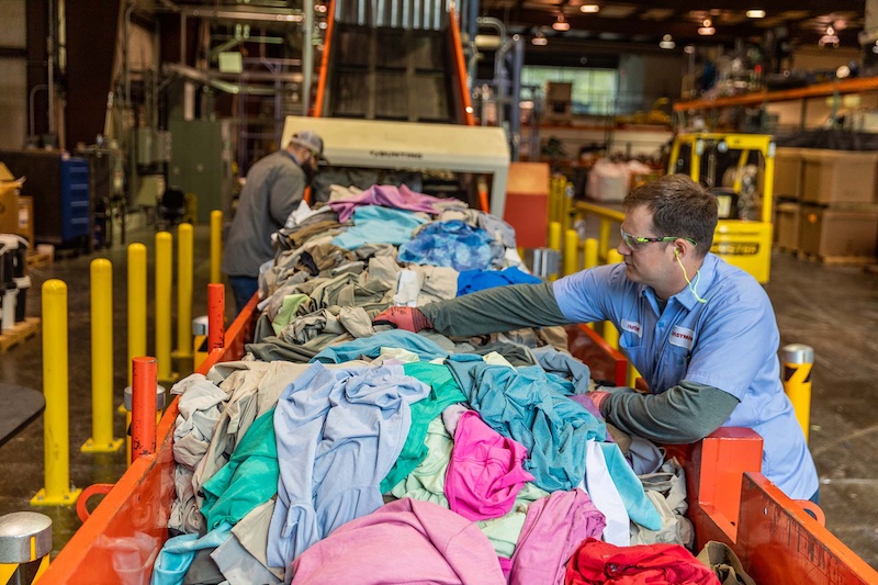 Apparel waste processing © 2024 Debrand Apparel waste processing © 2024 Debrand