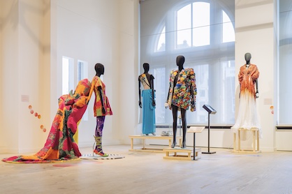Selection of looks of the What Goes Around Comes Around exhibition © Photographer: Elzo Bonam Selection of looks of the What Goes Around Comes Around exhibition © Photographer: Elzo Bonam