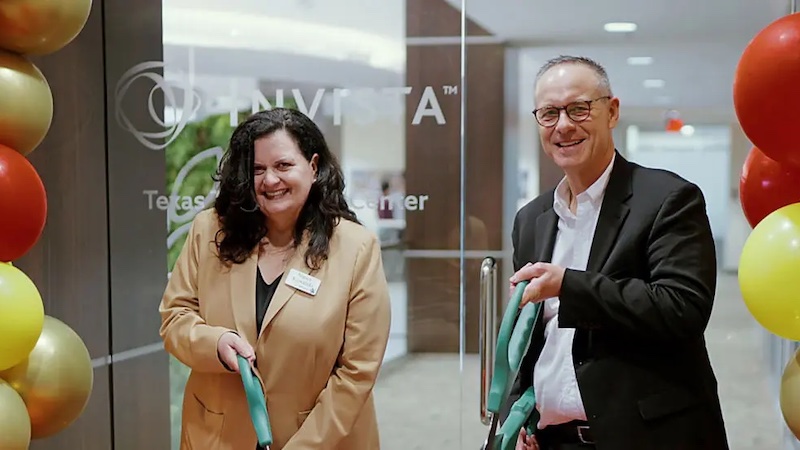At the inauguration ceremony of the Texas Technology Hub, the red ribbon was cut with large scissors by CEO Brook Vickery © 2025 INVISTA At the inauguration ceremony of the Texas Technology Hub, the red ribbon was cut with large scissors by CEO Brook Vickery © 2025 INVISTA