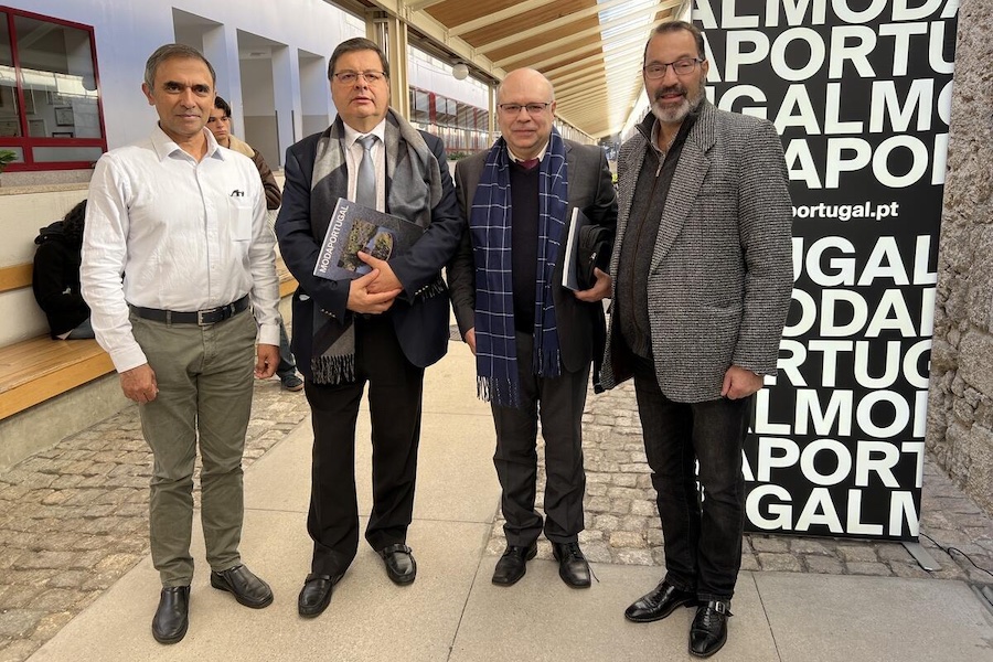 (f.l.t.r.): Professor Dr Roshan Paul, Professor Dr Mário Lino Barata Raposo (Rector, University of Beira Interior), Professor Dr Mário Marques Freire (Head of the Faculty of Engineering) and Professor Dr Nuno José Ramos Belino (Head of the Department of Textile Science and Technology) © 2025 ITA (f.l.t.r.): Professor Dr Roshan Paul, Professor Dr Mário Lino Barata Raposo (Rector, University of Beira Interior), Professor Dr Mário Marques Freire (Head of the Faculty of Engineering) and Professor Dr Nuno José Ramos Belino (Head of the Department of Textile Science and Technology) © 2025 ITA