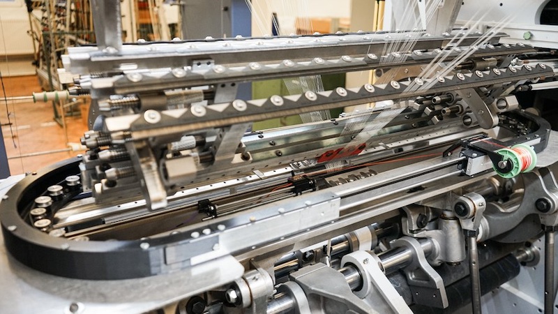 RR Raschel machine from RIUS, with a revolving weft insertion module newly developed at ITM for tubular binding implants in medicine © 2024 ITM