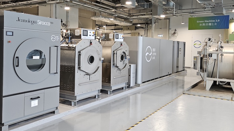 Jeanologia machines in the new Open Lab © 2024 Jeanologia Jeanologia machines in the new Open Lab © 2024 Jeanologia