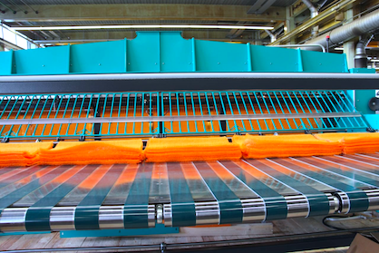 Fig. 6: Laying table with conveyor belt and finished piles of sacks (c) Karl Mayer Fig. 6: Laying table with conveyor belt and finished piles of sacks (c) Karl Mayer