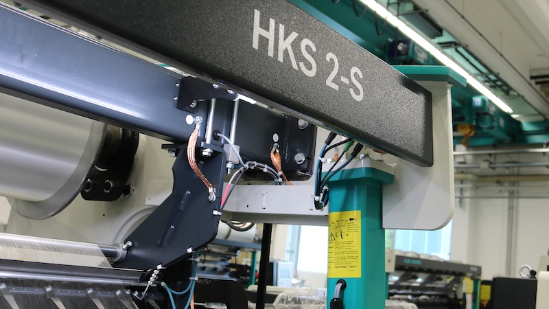 The HKS 2-S in E 44 sets new standards in outdoor wear, especially for mountain sports © 2024 KARL MAYER The HKS 2-S in E 44 sets new standards in outdoor wear, especially for mountain sports © 2024 KARL MAYER