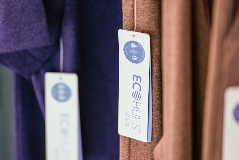 ECOHUES(TM) tag on a fabric dyed with the Exponent Envirotech dyeing technology © 2024 Exponent Envirotech ECOHUES(TM) tag on a fabric dyed with the Exponent Envirotech dyeing technology © 2024 Exponent Envirotech