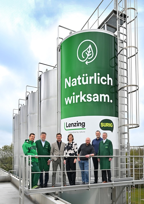 Opening Ceremony LENZING™ Acetic Acid Biobased Storage Tank at Speyer & Grund
© 2025 Lenzing AG / Thomas Augsten Opening Ceremony LENZING™ Acetic Acid Biobased Storage Tank at Speyer & Grund
© 2025 Lenzing AG / Thomas Augsten