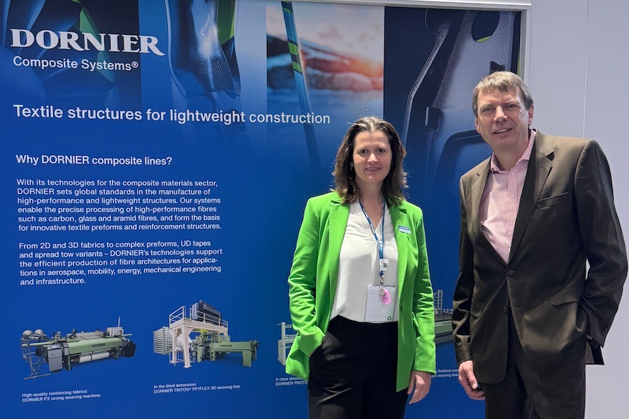 Das Gespräch auf der Techtextil 2026 in Frankfurt legte den Grundstein für dieses Interview: Yvonne Schuberth, Leiterin der Produktlinie Webmaschinen bei Lindauer DORNIER, mit TexData-Chefredakteur Oliver Schmidt. © 2026 TexData International 