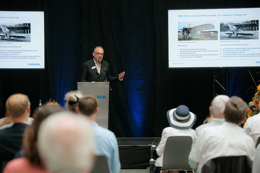 Peter D. Dornier, Chairman of the DORNIER Supervisory Board and responsible for the Foundation Award on the Foundation Board, paid tribute to the research conducted by the two award recipients in his laudatory speech and drew a connection to Peter Dornier, founder of DORNIER in Lindau and of the Foundation © 2026 Lindauer DORNIER
