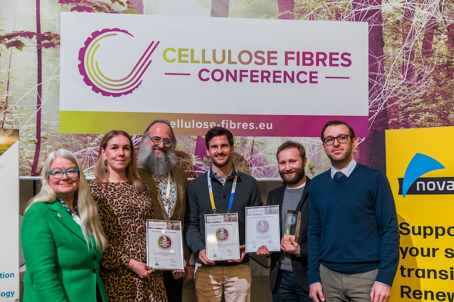 Cellulose Fibres Conference 2024 Award Winner, (f.l.t.r Asta Partanen (nova-Institute), Maria Gunnarsson (TreeToTextile), Michael Carus (nova-Institute), Pol Merino (Honext Material), Marc Philip Vocht (DITF & VRETENA), Wolfgang Aichhorn (GIG Karasek)) © 2025 Nova Institut Cellulose Fibres Conference 2024 Award Winner, (f.l.t.r Asta Partanen (nova-Institute), Maria Gunnarsson (TreeToTextile), Michael Carus (nova-Institute), Pol Merino (Honext Material), Marc Philip Vocht (DITF & VRETENA), Wolfgang Aichhorn (GIG Karasek)) © 2025 Nova Institut