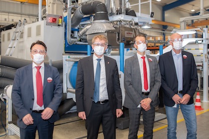 Daniel Günther (2nd from left), Schleswig-Holstein’s Minister President, together with Rainer Straub, Head of Oerlikon Nonwoven, Matthias Pilz, Head of Oerlikon Neumag, and Matthias Wäsch, Chairman of the Works Council, at the tour of the Neumünster site where the Oerlikon Nonwoven meltblown technology – currently in huge demand across the globe – is manufactured (c) 2020 Oerlikon Daniel Günther (2nd from left), Schleswig-Holstein’s Minister President, together with Rainer Straub, Head of Oerlikon Nonwoven, Matthias Pilz, Head of Oerlikon Neumag, and Matthias Wäsch, Chairman of the Works Council, at the tour of the Neumünster site where the Oerlikon Nonwoven meltblown technology – currently in huge demand across the globe – is manufactured (c) 2020 Oerlikon