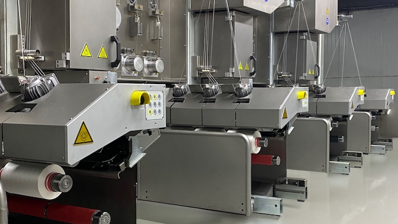 The three-end BCF system BCF S+ is extremely flexible: even in the design optimized for polyester yarn production, the system produces excellent polyamide 6 yarn. © 2024 Oerlikon The three-end BCF system BCF S+ is extremely flexible: even in the design optimized for polyester yarn production, the system produces excellent polyamide 6 yarn. © 2024 Oerlikon