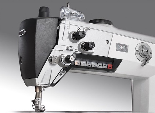 The PFAFF POWERLINE 2545 unison feed machine and the PFAFF 1591 electronic shoe post machine are equipped with new, reliable thread trimmer for short thread ends (5 mm). The thread trimmer enables more efficient working without manual re-trimming of the thread © PFAFF INDUSTRIAL The PFAFF POWERLINE 2545 unison feed machine and the PFAFF 1591 electronic shoe post machine are equipped with new, reliable thread trimmer for short thread ends (5 mm). The thread trimmer enables more efficient working without manual re-trimming of the thread © PFAFF INDUSTRIAL