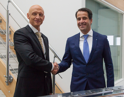 Johannes P. Müller, managing director and former owner of EDS (left) and Bernd Reifenhäuser, CEO of Reifenhäuser Group. (c) 2018 Reifenhäuser Group Johannes P. Müller, managing director and former owner of EDS (left) and Bernd Reifenhäuser, CEO of Reifenhäuser Group. (c) 2018 Reifenhäuser Group