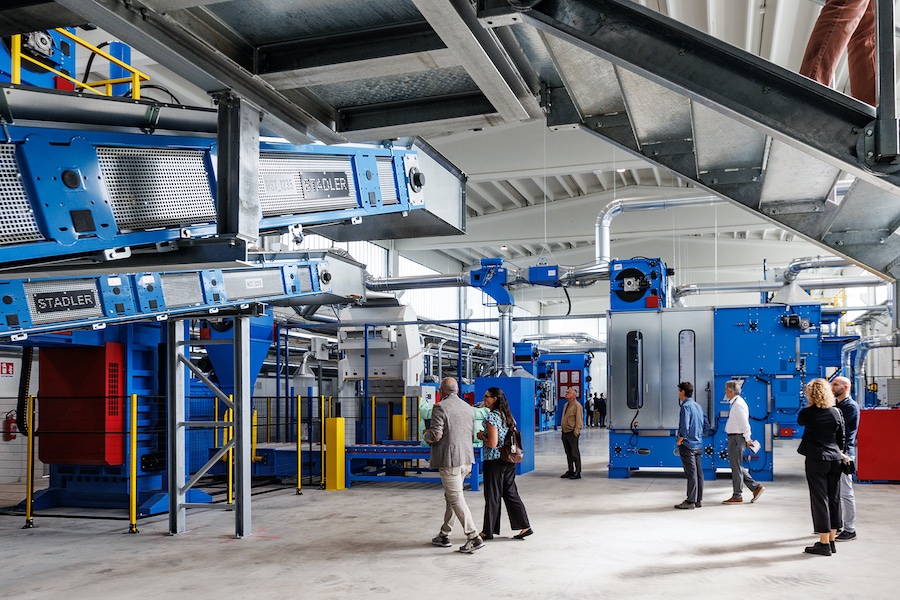 Guided Tour of the IGERS Textile Sorting plant during the opening ceremony © 2026 STADLER