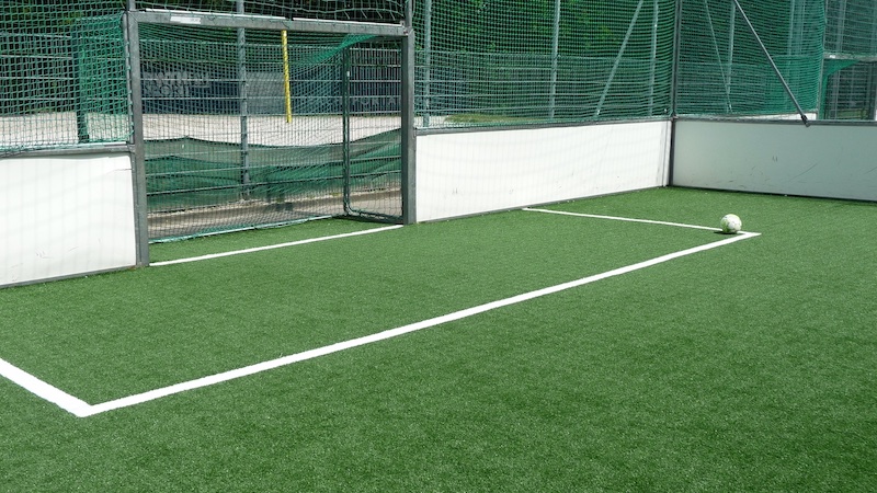 At the University Sports Centre (HSZ) in Aachen, the company Morton Extrusionstechnik GmbH has laid a cage soccer pitch with BioTurf. A perfect opportunity to make the results of the research project visible and tangible © 2024 TFI At the University Sports Centre (HSZ) in Aachen, the company Morton Extrusionstechnik GmbH has laid a cage soccer pitch with BioTurf. A perfect opportunity to make the results of the research project visible and tangible © 2024 TFI
