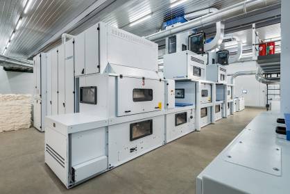 Fig. 1: T-BLEND installation with one manually and two automatically fed weighing units Fig. 1: T-BLEND installation with one manually and two automatically fed weighing units