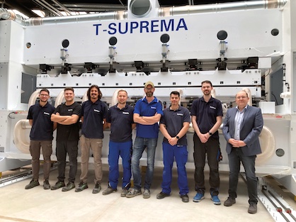From left to right: Texnology: Alberto Baggio (Mechanical Supervision), Fabio Barausse (Mechanical Supervision), Nicola Olivo, Co-Owner; Trützschler Nonwovens: Peter Enning (Services), Alexander Koch (Installation and Start-Up), Emre Turan (Production), Raphael Klassen (Prodction), Bodo Heetderks (Director Technology) © 2024 Trützschler Group From left to right: Texnology: Alberto Baggio (Mechanical Supervision), Fabio Barausse (Mechanical Supervision), Nicola Olivo, Co-Owner; Trützschler Nonwovens: Peter Enning (Services), Alexander Koch (Installation and Start-Up), Emre Turan (Production), Raphael Klassen (Prodction), Bodo Heetderks (Director Technology) © 2024 Trützschler Group