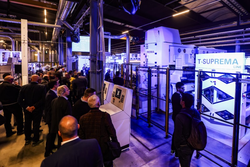 Customer Event at the Technology Center: T-SUPREMA attracts attention © 2024 Trützschler Nonwovens Customer Event at the Technology Center: T-SUPREMA attracts attention © 2024 Trützschler Nonwovens