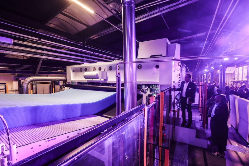 From lightweight to blue heavyweight web – T-SUPREMA can produce them all © 2024 Trützschler Nonwovens From lightweight to blue heavyweight web – T-SUPREMA can produce them all © 2024 Trützschler Nonwovens