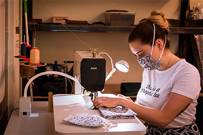 Seamstress sewing mask republic face mask Photo: © paper republic Seamstress sewing mask republic face mask Photo: © paper republic