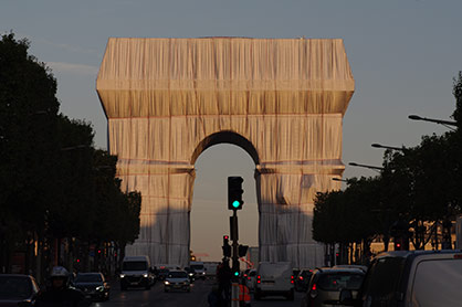 Christo - Arc de Triomphe © 2021 Lindauer DORNIER