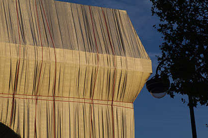 Christo - Arc de Triomphe © 2021 Lindauer DORNIER