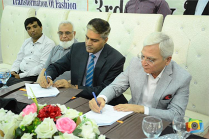 Prof. Dr. Fazal Ahmed Khalid, Vice Chancellor UET, Lahore and Mujtaba Rahim, CEO Archroma Pakistan signing the MoU between the two institutions. (Photo: Archroma) Prof. Dr. Fazal Ahmed Khalid, Vice Chancellor UET, Lahore and Mujtaba Rahim, CEO Archroma Pakistan signing the MoU between the two institutions. (Photo: Archroma)
