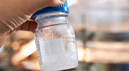 A sample of the bio-based HMDA. The raw material is of a high quality and purity. © Covestro A sample of the bio-based HMDA. The raw material is of a high quality and purity. © Covestro