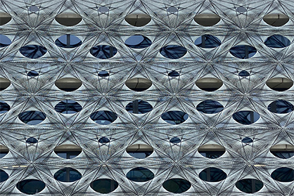 For the fiber technology, FibR takes nature as a model: Similar to networks in nature, for example in spider webs, the fiber structures are also very lightweight, but at the same time highly resilient, and manage with a very low material input. © FibR GmbH For the fiber technology, FibR takes nature as a model: Similar to networks in nature, for example in spider webs, the fiber structures are also very lightweight, but at the same time highly resilient, and manage with a very low material input. © FibR GmbH