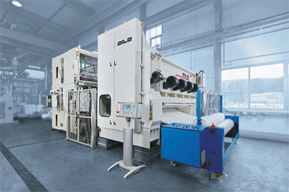 “Hypertex” Technology, combination of Scrim fabric machine (background, OnTec) and needle loom (foreground, DILO) (c) 2019 Dilo “Hypertex” Technology, combination of Scrim fabric machine (background, OnTec) and needle loom (foreground, DILO) (c) 2019 Dilo
