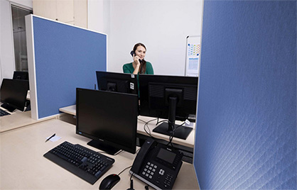 Sound absorbers in the open-plan office (Photo: DITF) Sound absorbers in the open-plan office (Photo: DITF)