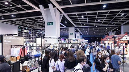 The sixth CENTRESTAGE brought together more than 200 fashion brands from 24 countries and regions, with 30 fashion events taking place. It attracted over 2,550 trade buyers and more than 17,200 public visitors to participate and source. © 2021 HKTDC The sixth CENTRESTAGE brought together more than 200 fashion brands from 24 countries and regions, with 30 fashion events taking place. It attracted over 2,550 trade buyers and more than 17,200 public visitors to participate and source. © 2021 HKTDC