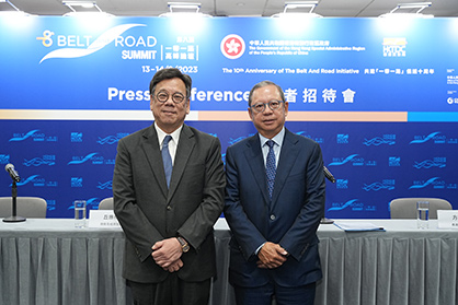 Algernon Yau, Secretary for Commerce and Economic Development of the HKSAR (left) and Dr Peter K N Lam, Chairman of the HKTDC © 2023 HKTDC Algernon Yau, Secretary for Commerce and Economic Development of the HKSAR (left) and Dr Peter K N Lam, Chairman of the HKTDC © 2023 HKTDC