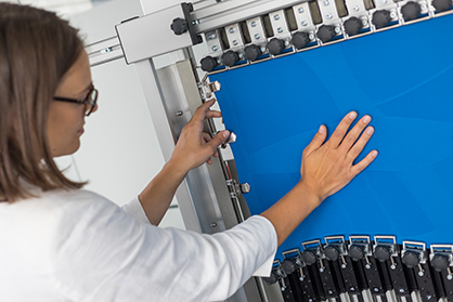 The new HOSYcan testing device for measuring the compression effect of textiles. Picture: © Hohenstein Group The new HOSYcan testing device for measuring the compression effect of textiles. Picture: © Hohenstein Group
